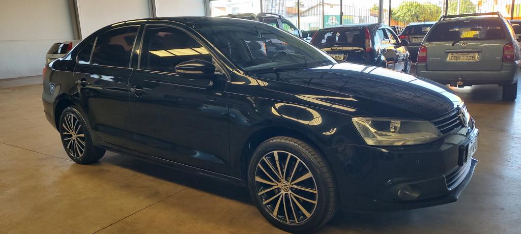 VOLKSWAGEN Jetta - Foto