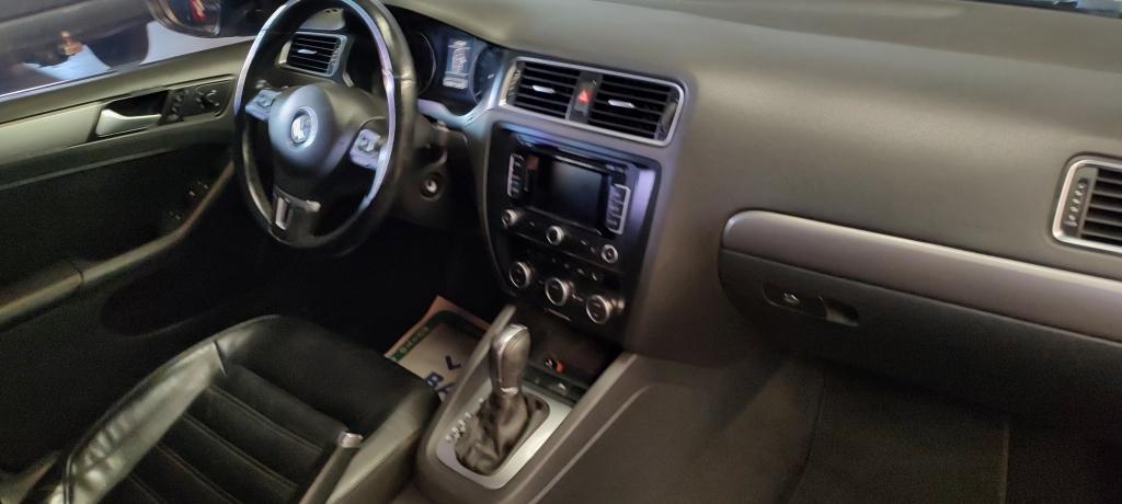 VOLKSWAGEN Jetta - Foto