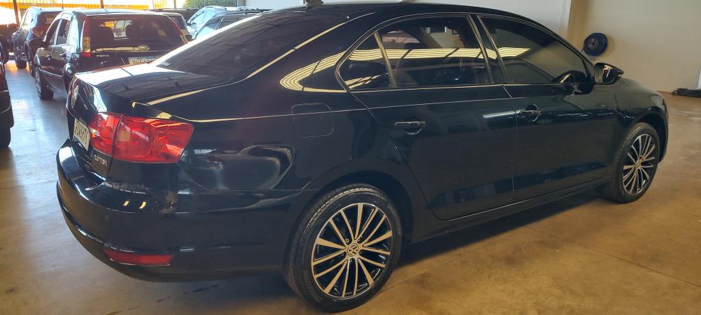 VOLKSWAGEN Jetta - Foto