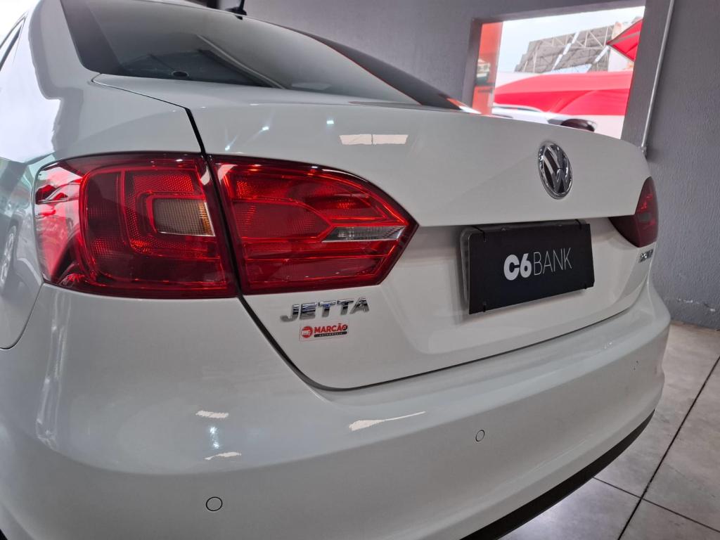 VOLKSWAGEN Jetta - Foto