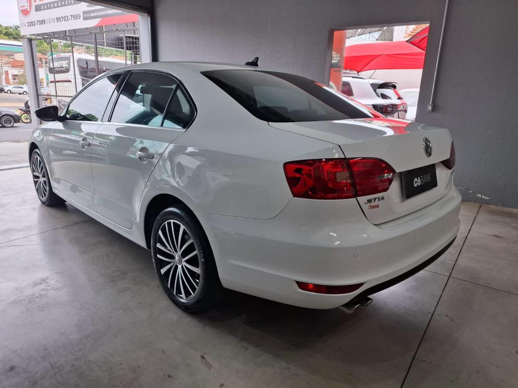 VOLKSWAGEN Jetta - Foto