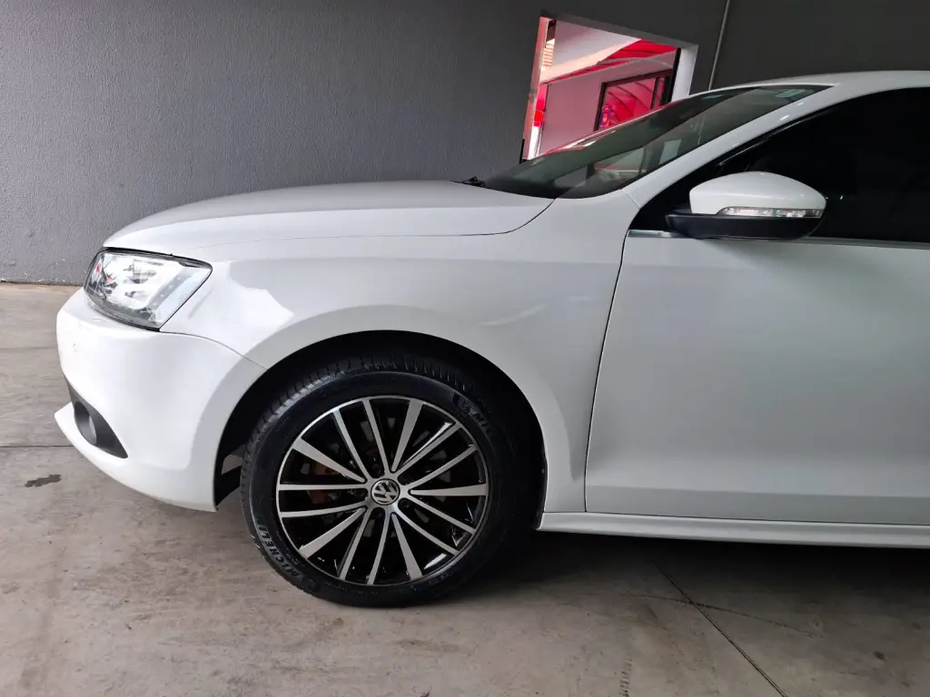 VOLKSWAGEN Jetta - Foto