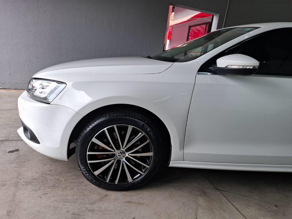 VOLKSWAGEN Jetta - Foto