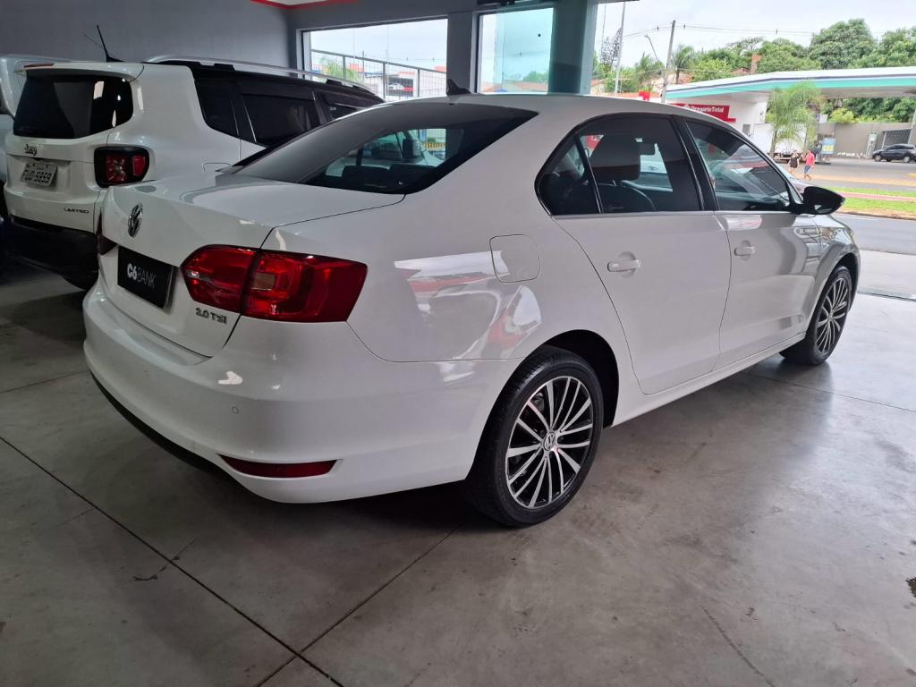 VOLKSWAGEN Jetta - Foto