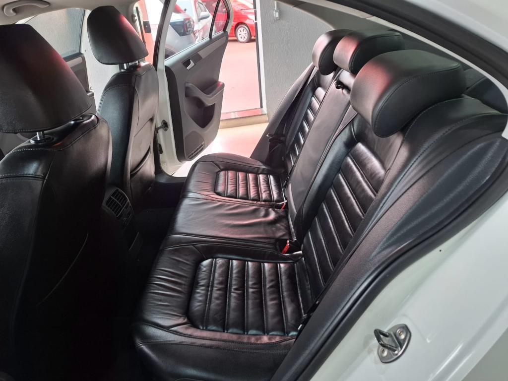 VOLKSWAGEN Jetta - Foto