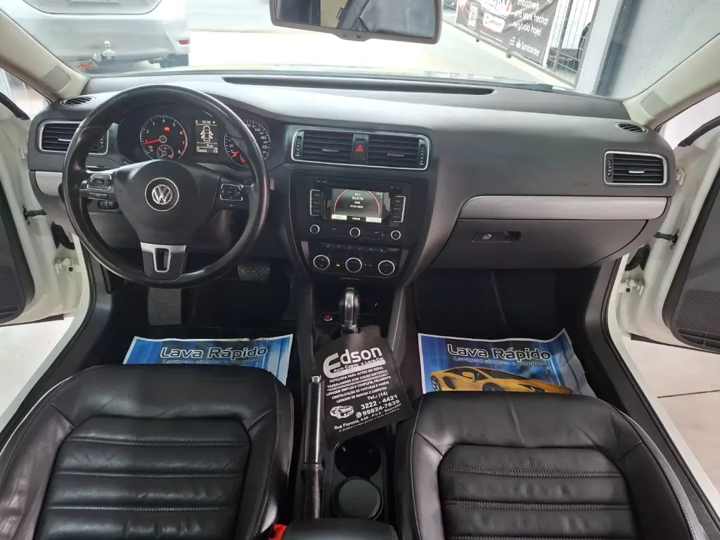 VOLKSWAGEN Jetta - Foto