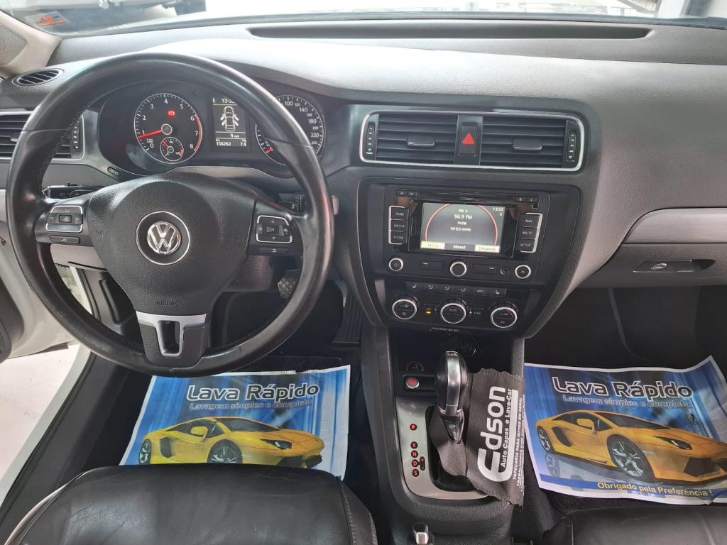 VOLKSWAGEN Jetta - Foto