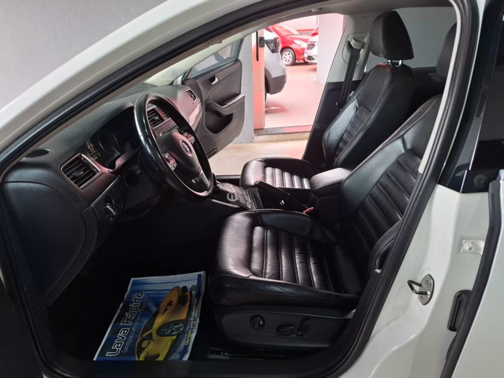 VOLKSWAGEN Jetta - Foto