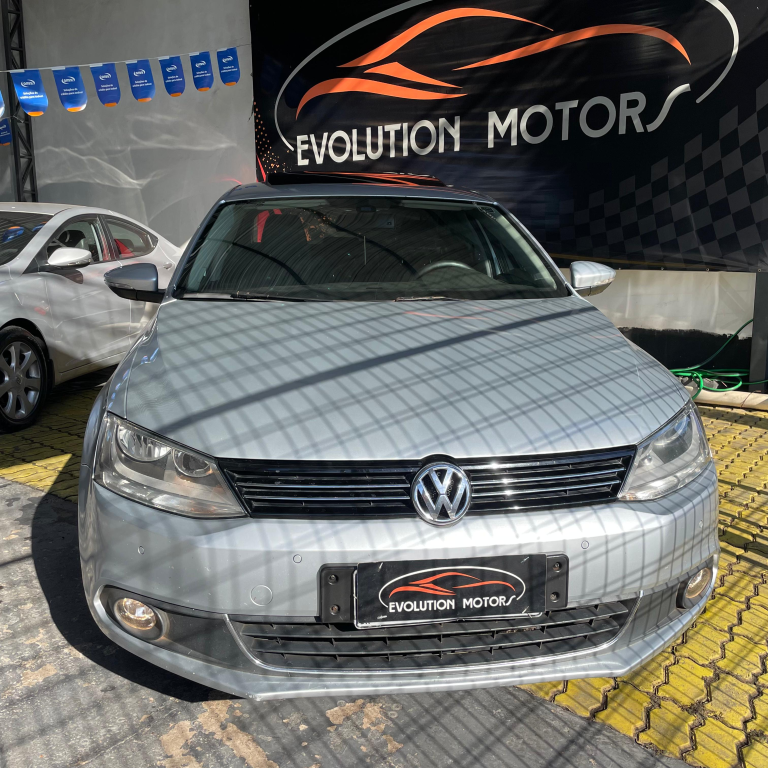 VOLKSWAGEN Jetta - Foto