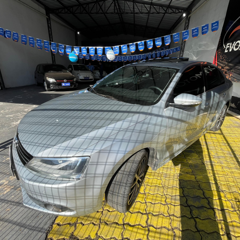 VOLKSWAGEN Jetta - Foto