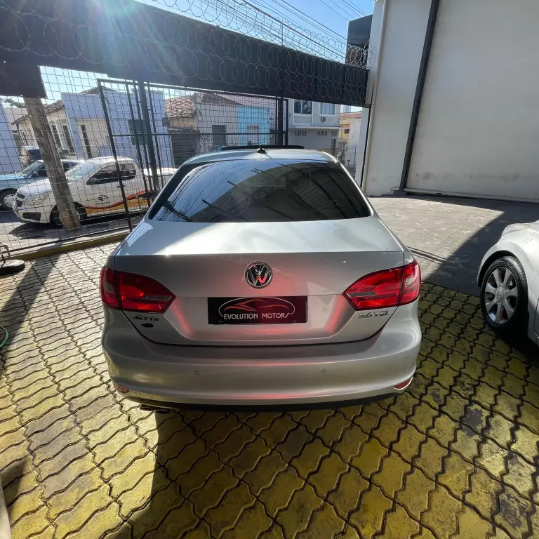 VOLKSWAGEN Jetta - Foto