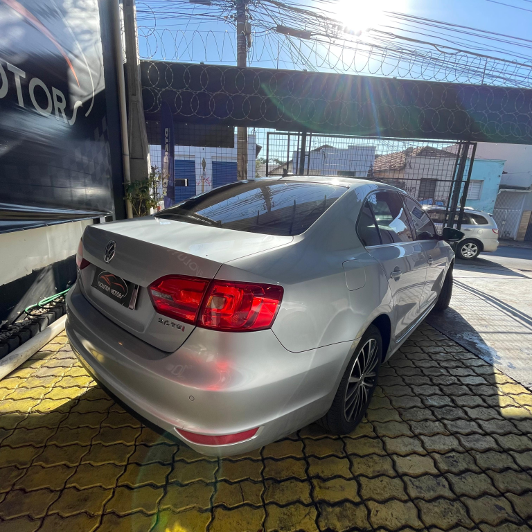 VOLKSWAGEN Jetta - Foto