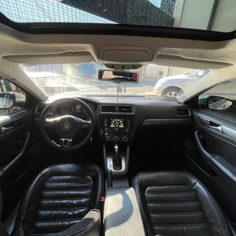 VOLKSWAGEN Jetta - Foto