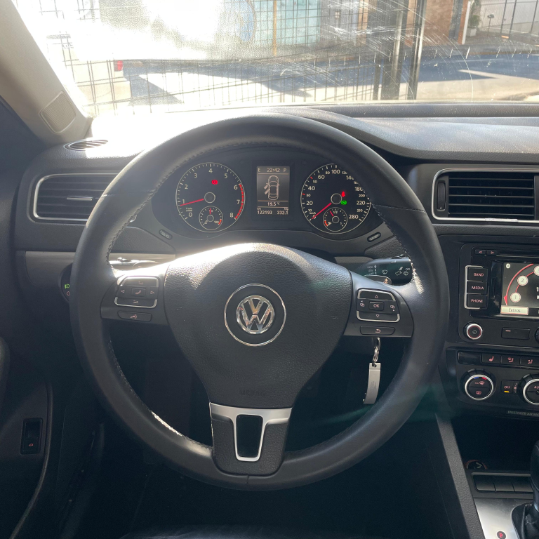 VOLKSWAGEN Jetta - Foto