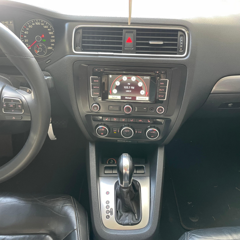 VOLKSWAGEN Jetta - Foto