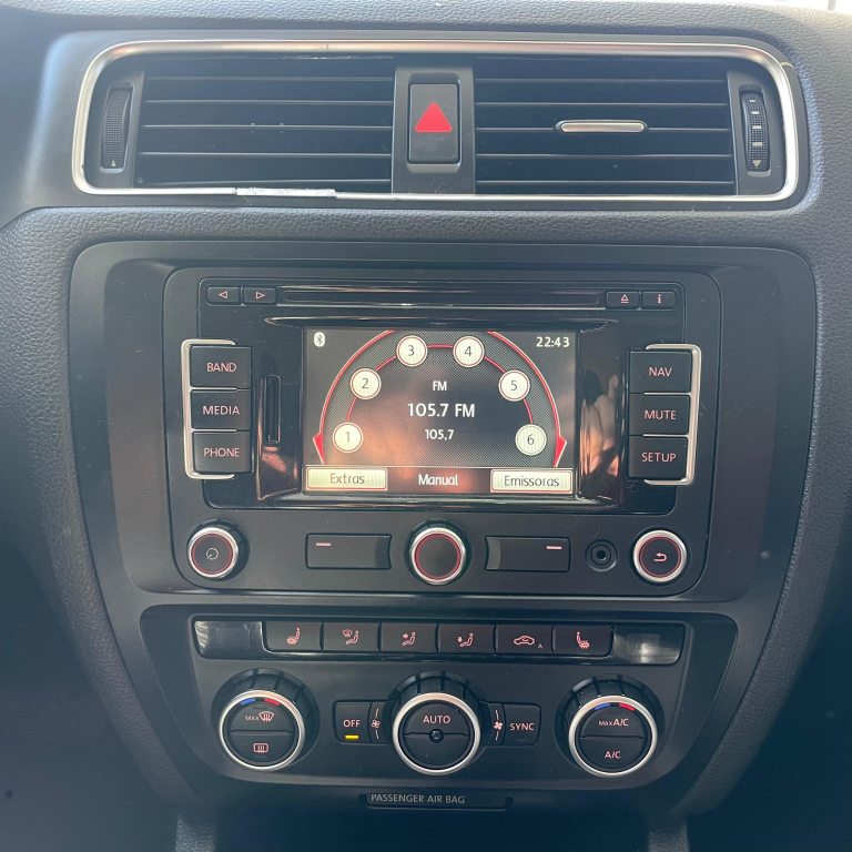 VOLKSWAGEN Jetta - Foto