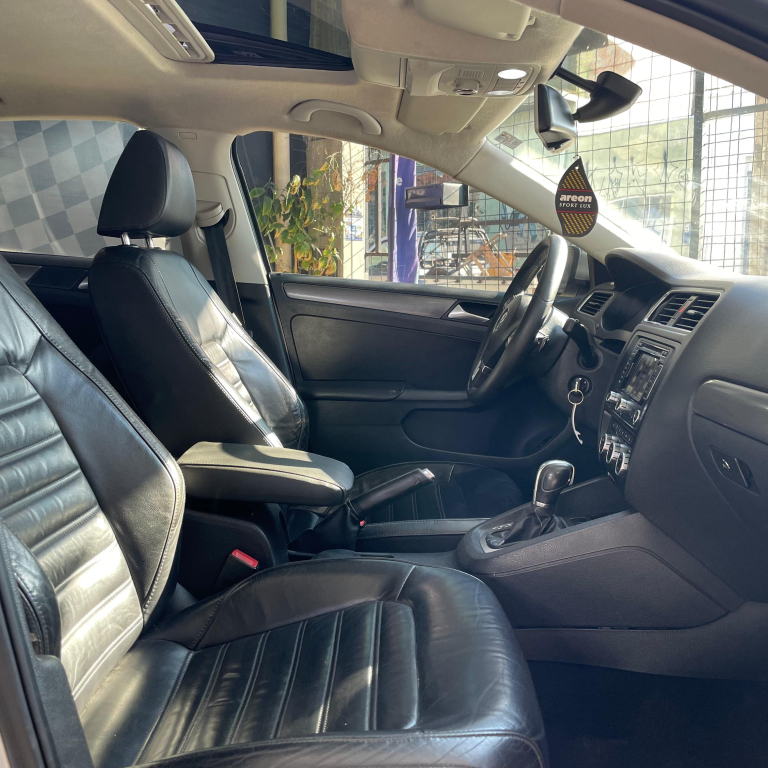 VOLKSWAGEN Jetta - Foto