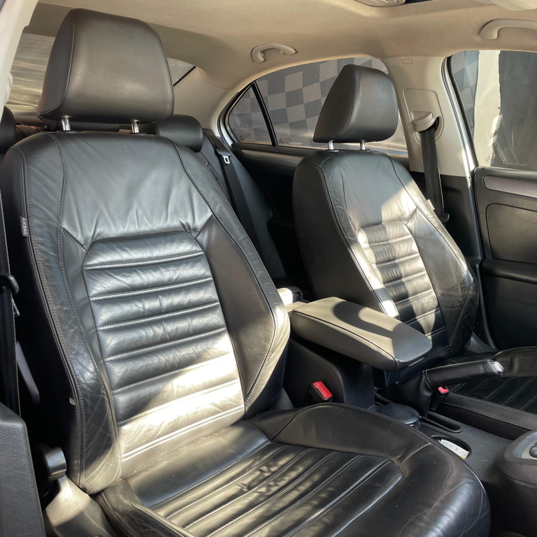 VOLKSWAGEN Jetta - Foto