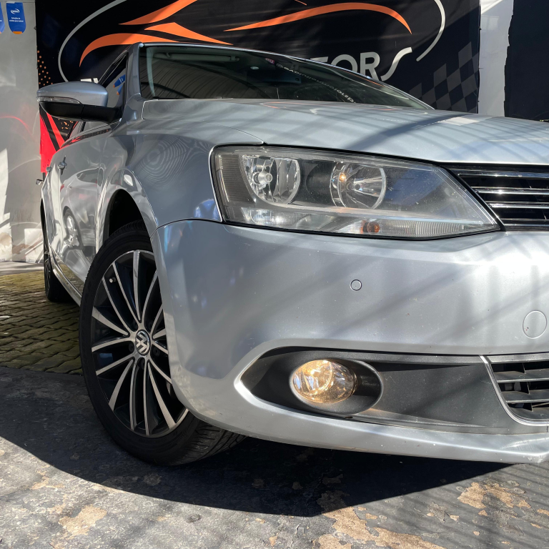 VOLKSWAGEN Jetta - Foto