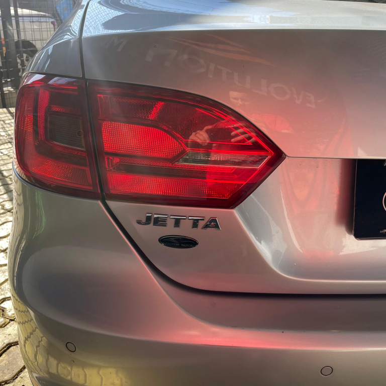 VOLKSWAGEN Jetta - Foto