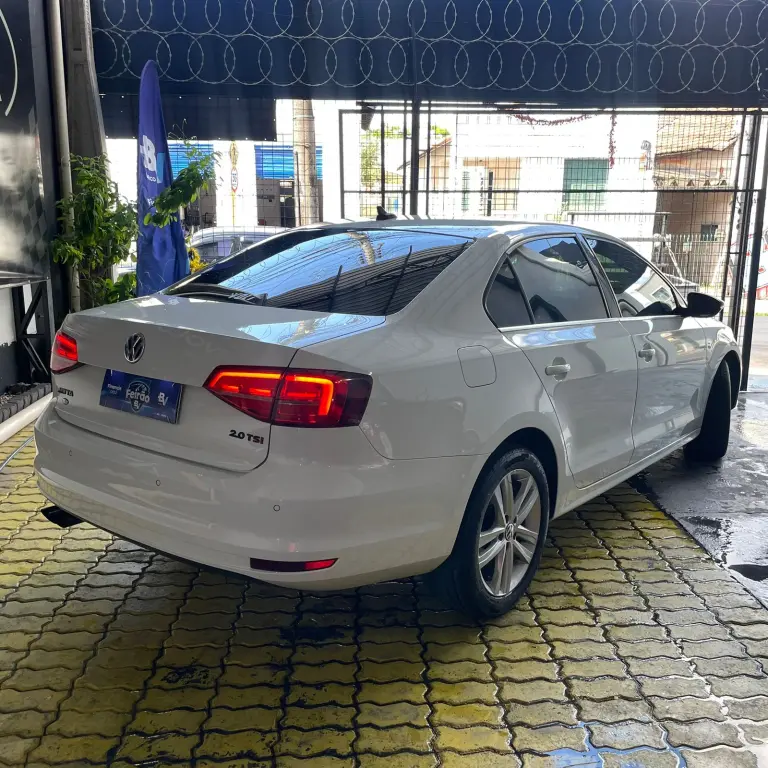 VOLKSWAGEN Jetta - Foto