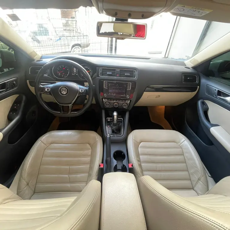 VOLKSWAGEN Jetta - Foto