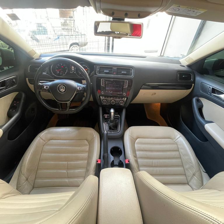 VOLKSWAGEN Jetta - Foto