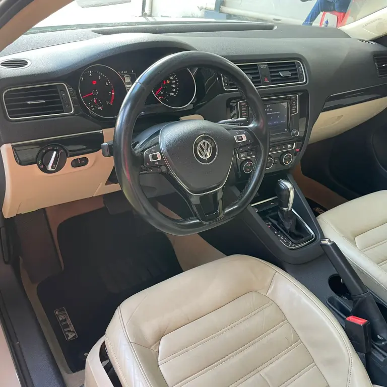 VOLKSWAGEN Jetta - Foto