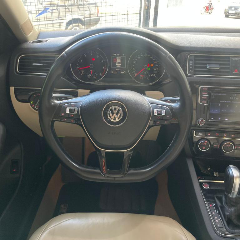 VOLKSWAGEN Jetta - Foto