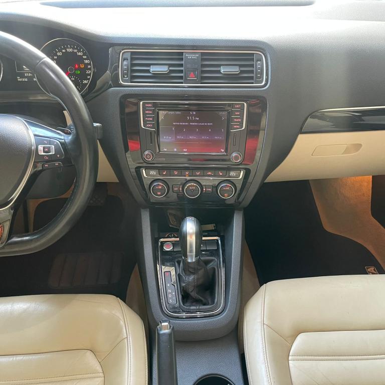 VOLKSWAGEN Jetta - Foto