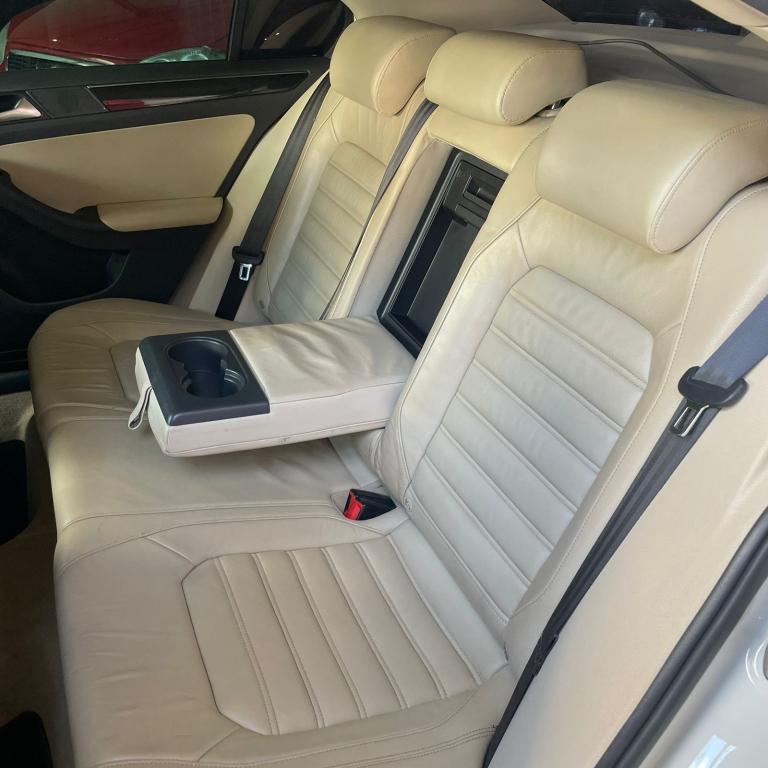 VOLKSWAGEN Jetta - Foto
