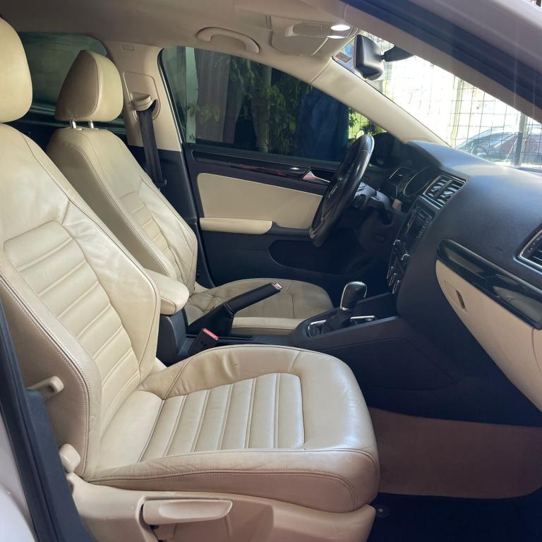 VOLKSWAGEN Jetta - Foto