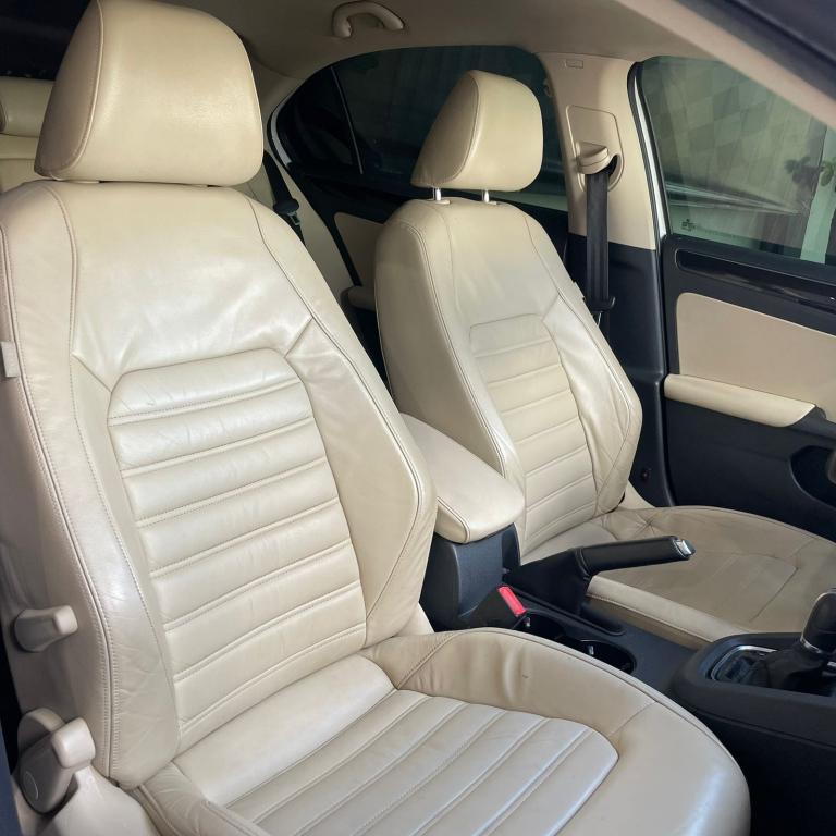 VOLKSWAGEN Jetta - Foto