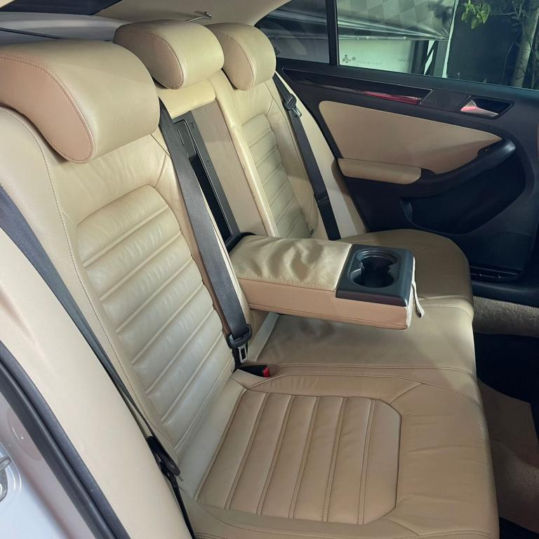 VOLKSWAGEN Jetta - Foto