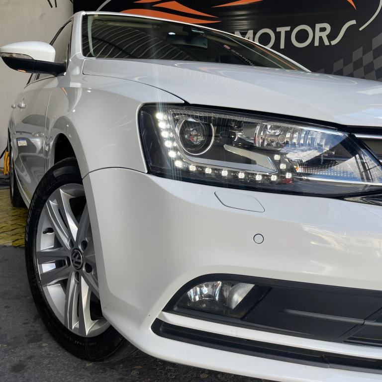 VOLKSWAGEN Jetta - Foto