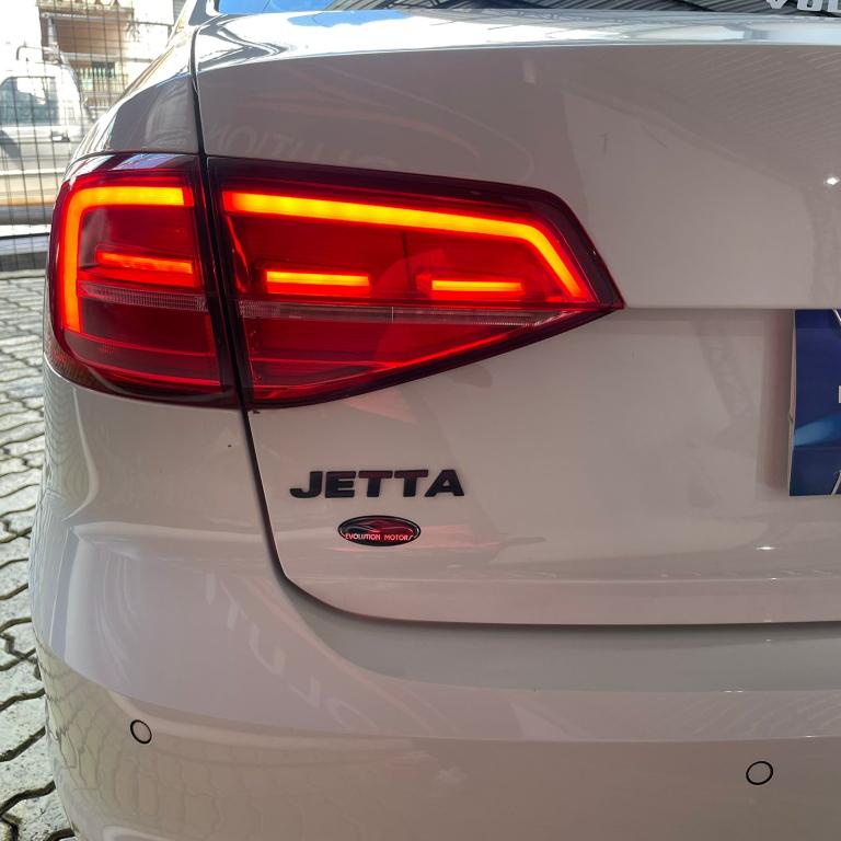 VOLKSWAGEN Jetta - Foto