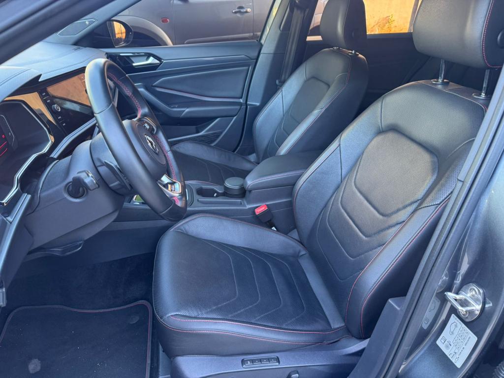 VOLKSWAGEN Jetta - Foto