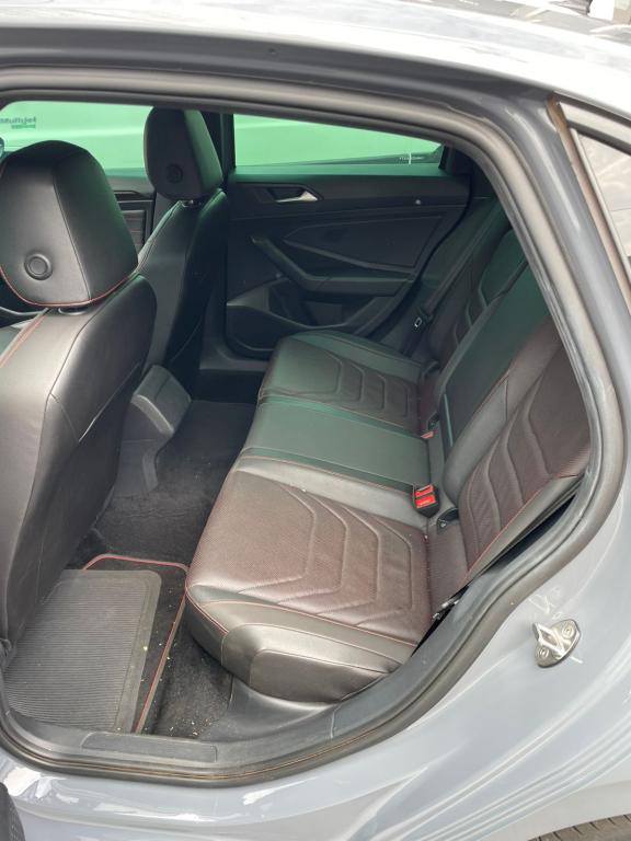 VOLKSWAGEN Jetta - Miniatura