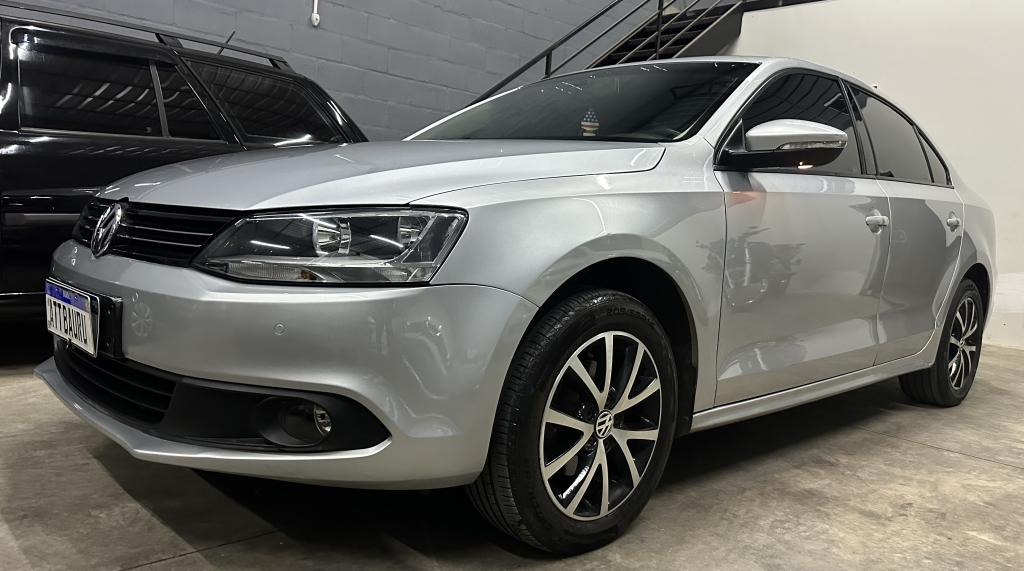 VOLKSWAGEN Jetta - Foto