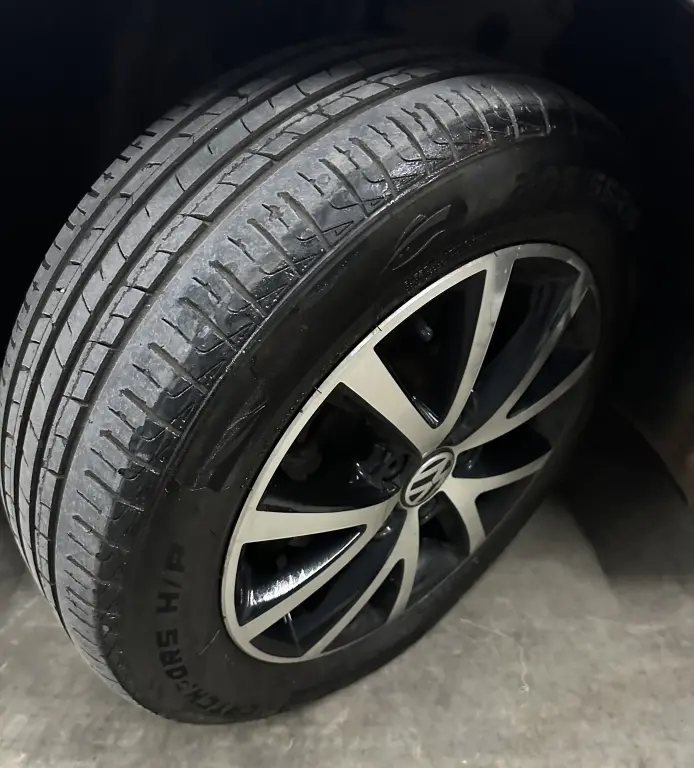 VOLKSWAGEN Jetta - Foto