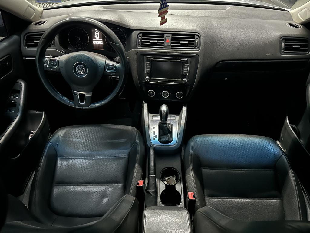 VOLKSWAGEN Jetta - Foto