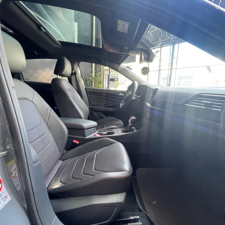 VOLKSWAGEN Jetta - Foto