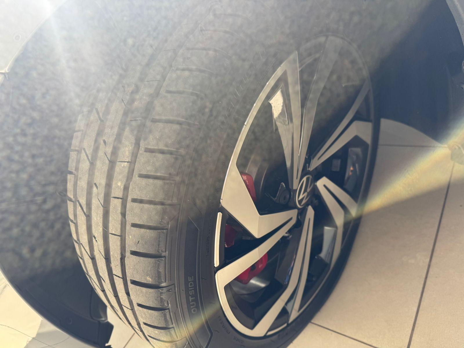 VOLKSWAGEN Jetta - Foto