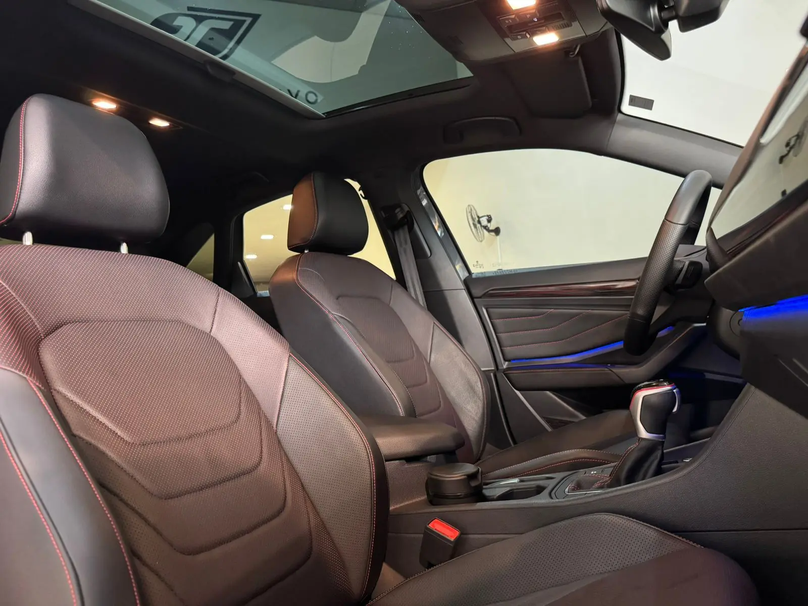 VOLKSWAGEN Jetta - Foto