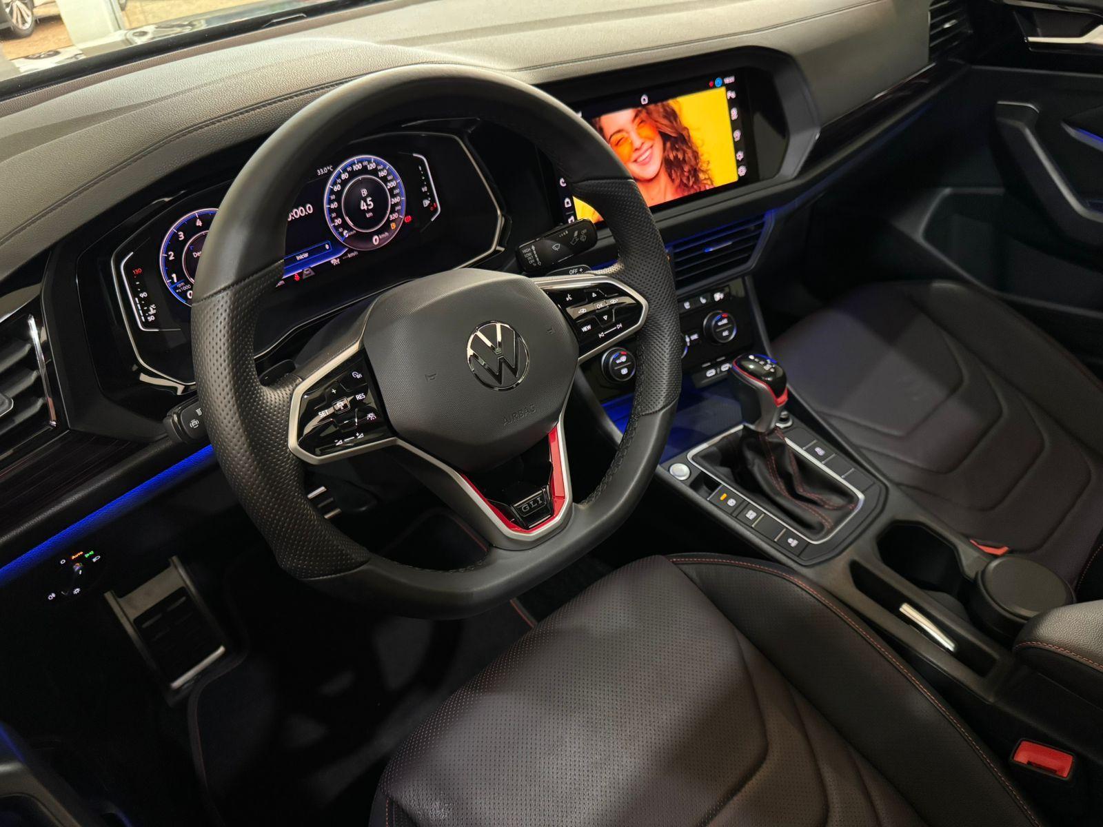 VOLKSWAGEN Jetta - Foto