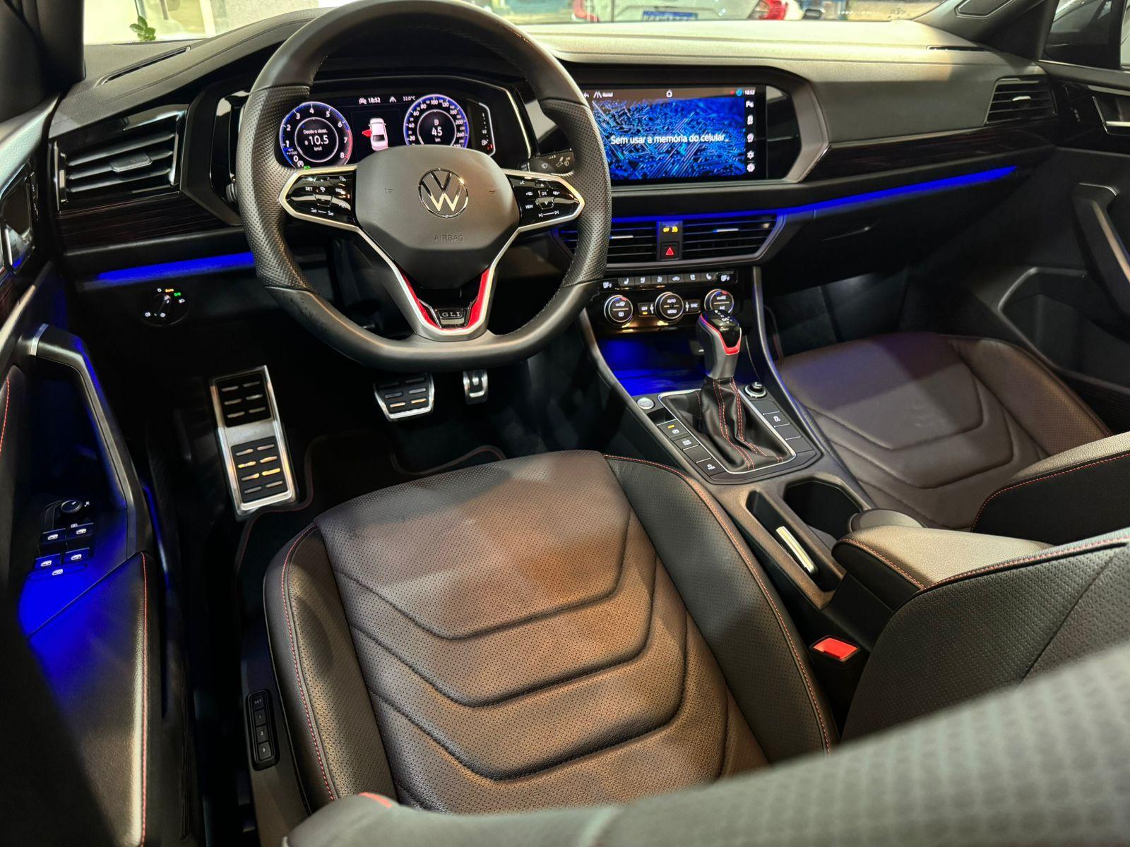 VOLKSWAGEN Jetta - Foto