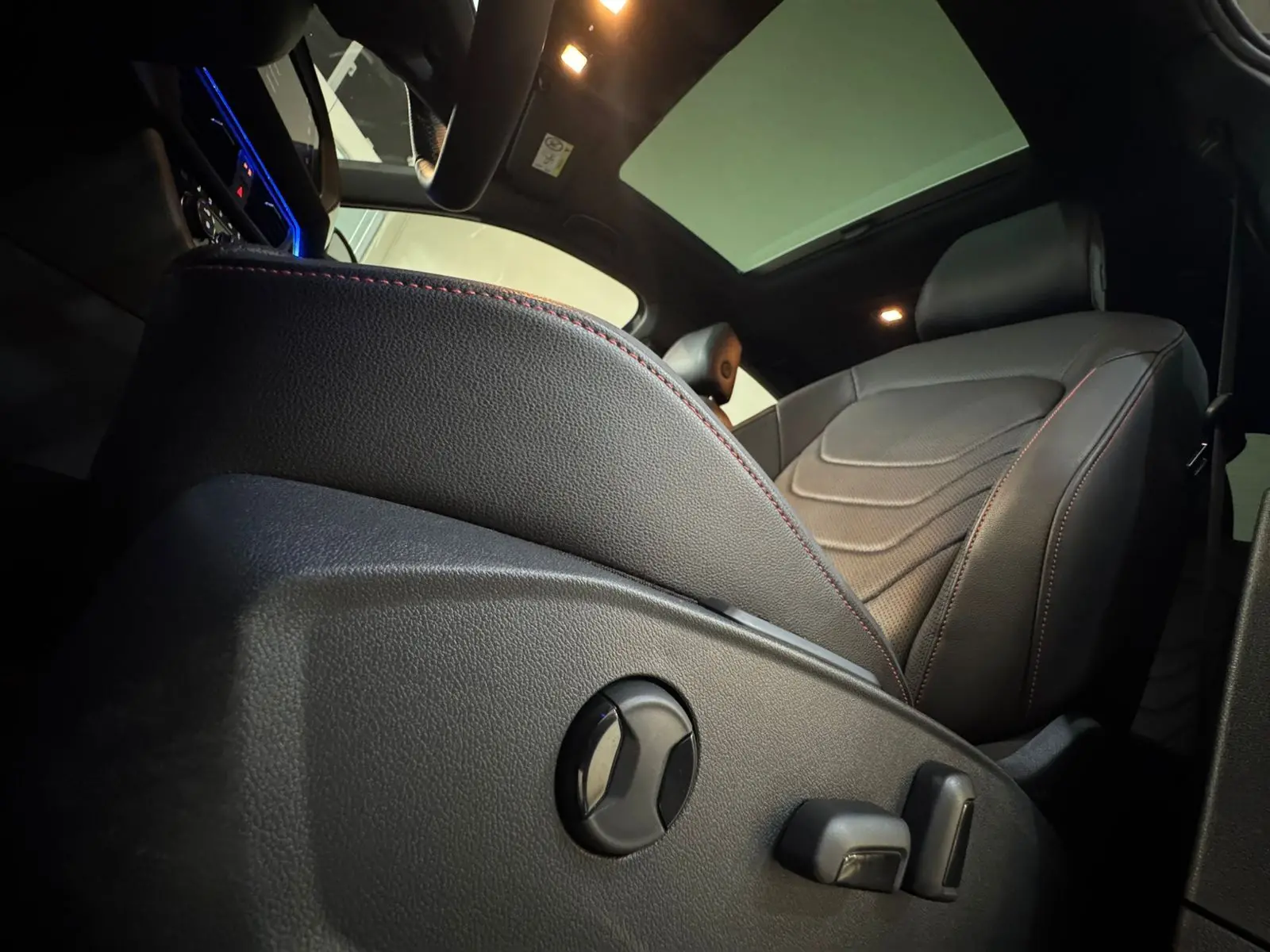 VOLKSWAGEN Jetta - Foto