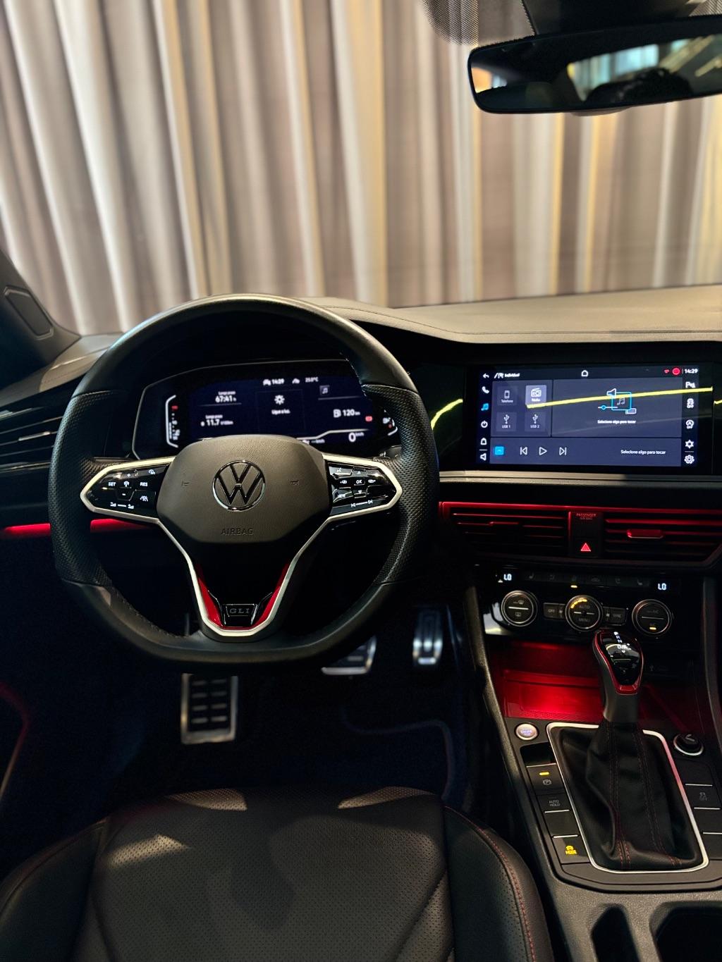 VOLKSWAGEN Jetta - Foto