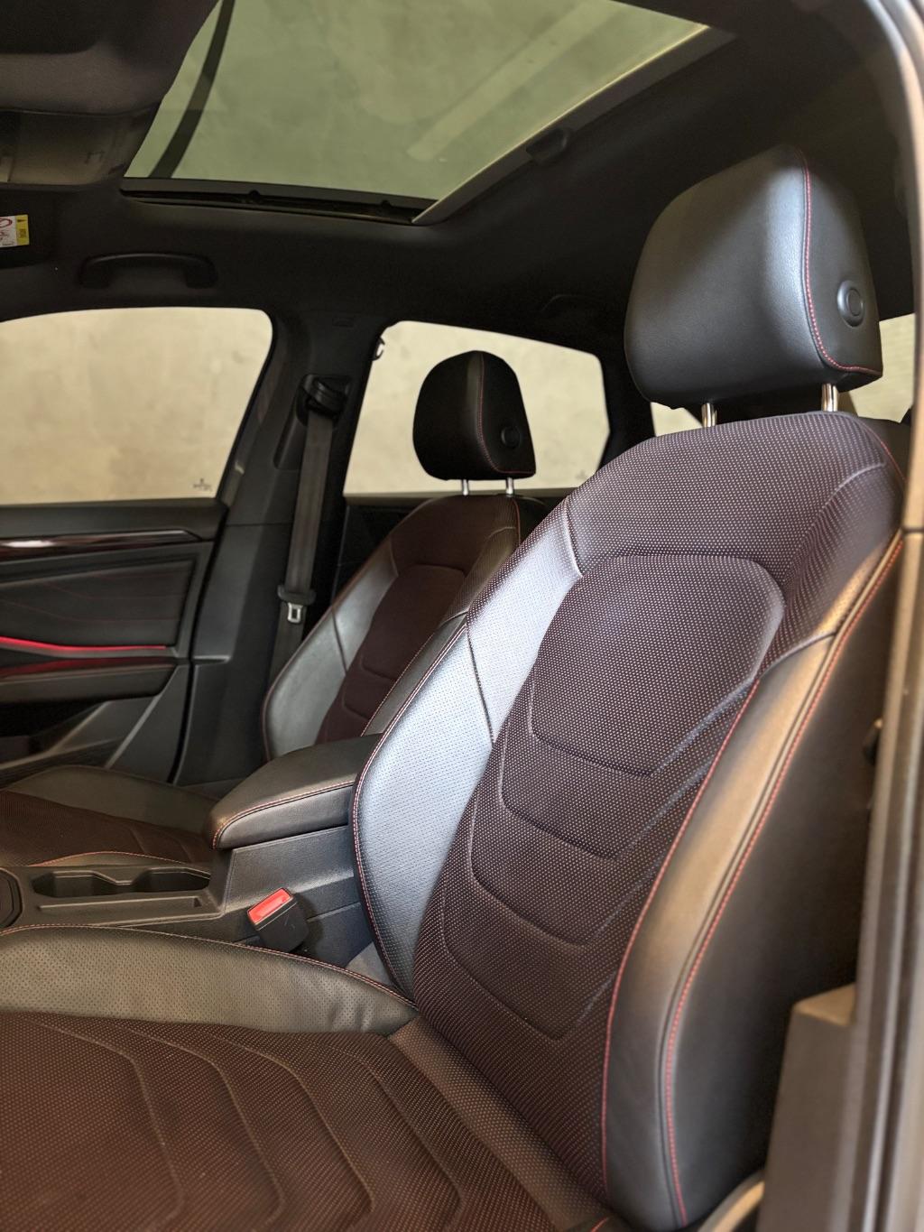 VOLKSWAGEN Jetta - Foto