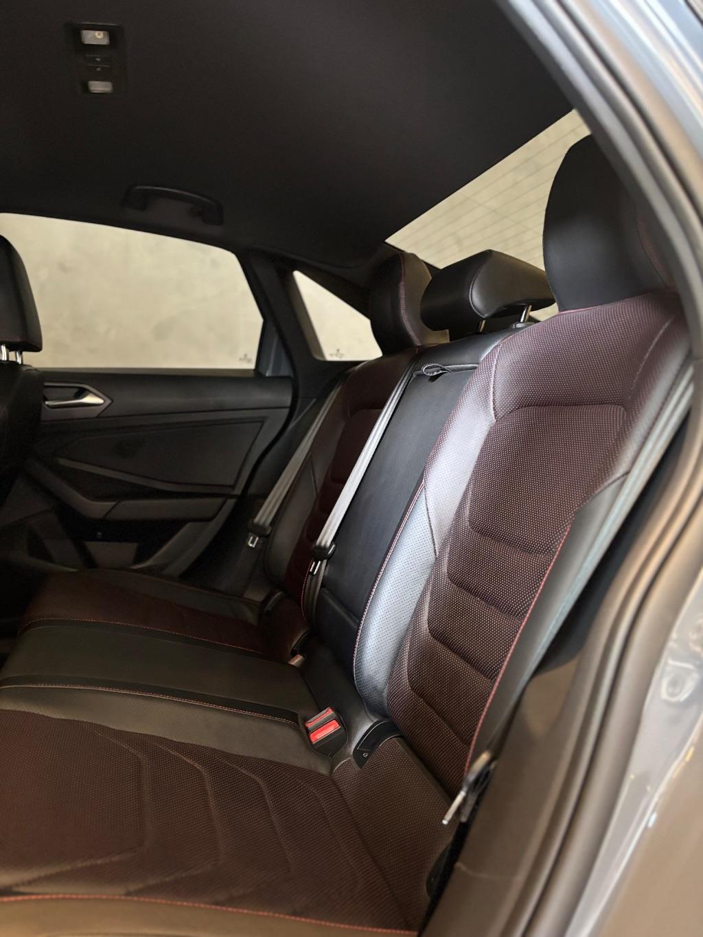 VOLKSWAGEN Jetta - Foto